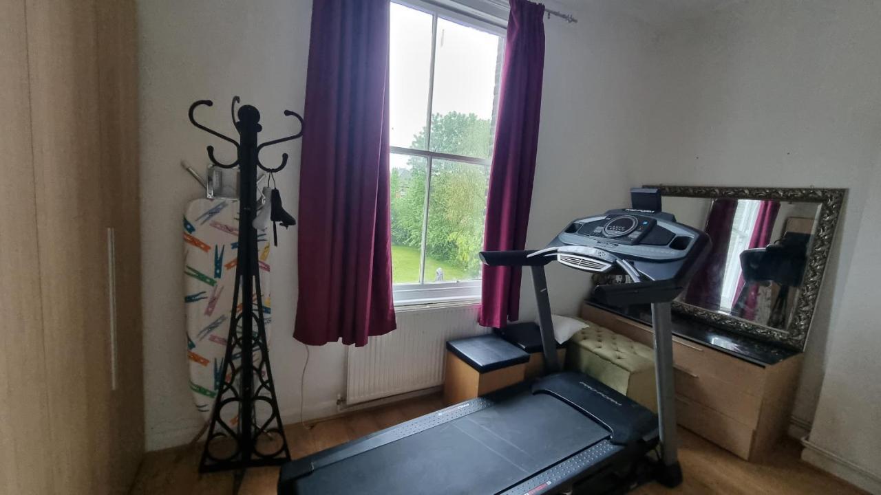 Extra Large One Bedroom Flat With Parking Londres Exterior foto